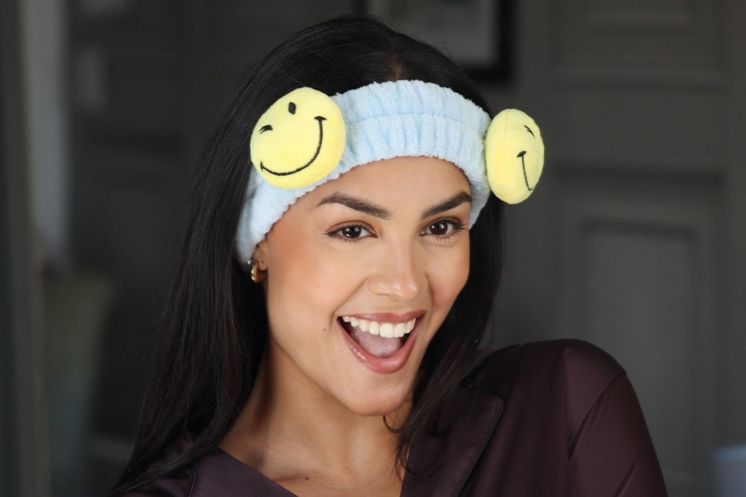Woman smiling wearing Smug 'Smiley' novelty spa headband